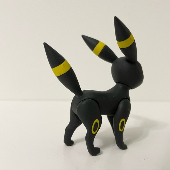 Pokemon Umbreon Poseable Battle Figures Umbreon 2.5” Tall Toy - Picture 3 of 10